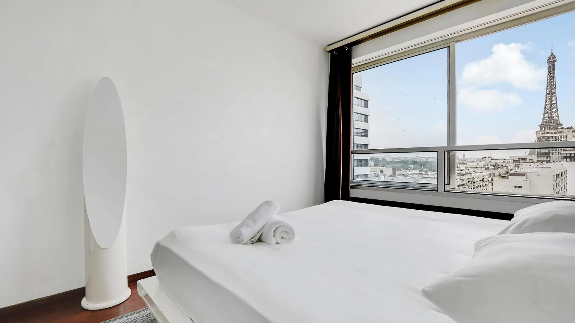 Vue Imprenable Sur La Tour Eiffel Et La Seine Apartment Paris France
